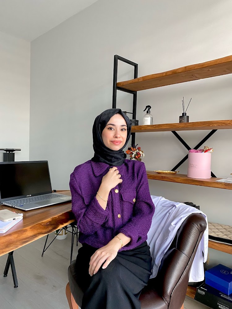 Buket Mutioğlu logo