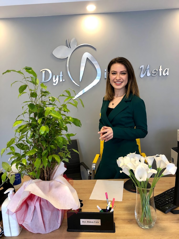 Didem Usta logo