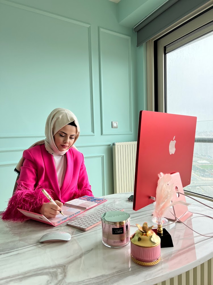 Kübra Şişman logo